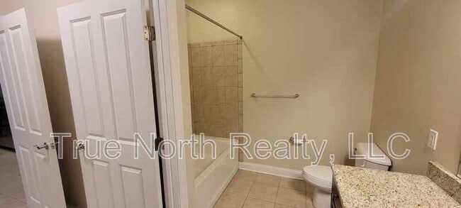 Building Photo - 960 Perry St