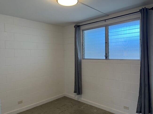 Building Photo - R1171