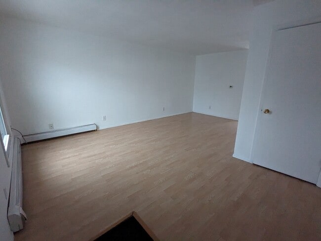 Building Photo - 2 Curtis Ct