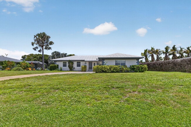Building Photo - 416 SE Naranja Ave
