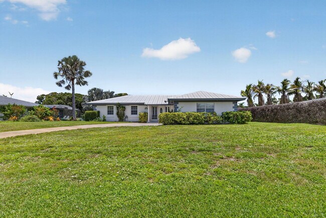 Building Photo - 416 SE Naranja Ave