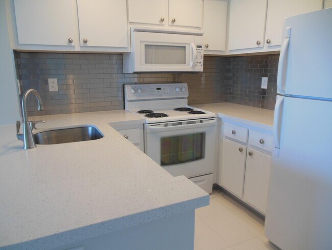 Building Photo - 728 Executive Center Dr