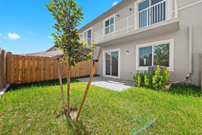 Building Photo - Brand new 3 bed 2.5 bath Townhouse with ya...