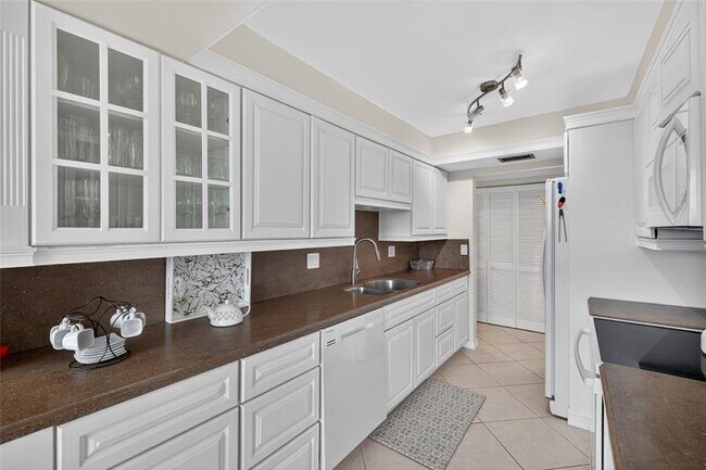 Building Photo - 800 Jeffery St