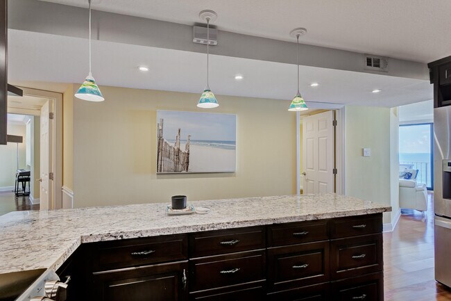 Building Photo - 5420 N Ocean Dr