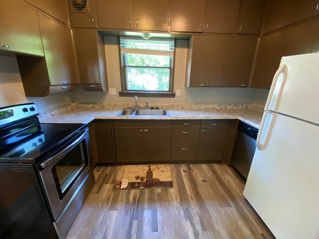 Building Photo - Italian Estates Property Management
