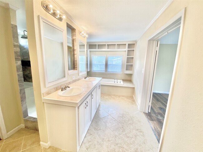 Building Photo - 11720 W Small Oaks Ln