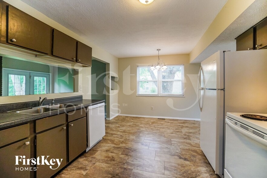 Building Photo - 161 Greenlake St