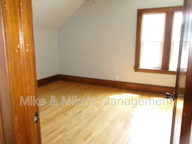 Building Photo - 2124 N 60th St