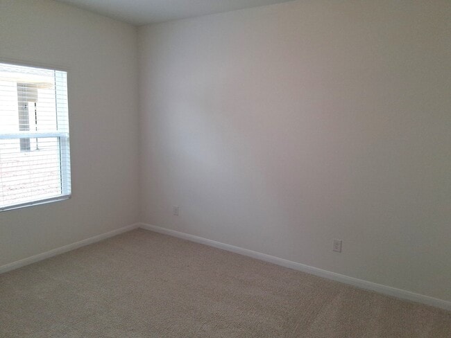 Building Photo - 253 Villars Dr