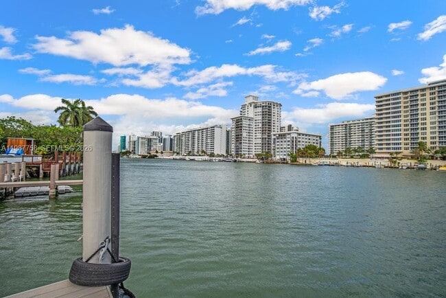 Building Photo - 5661 Pine Tree Dr