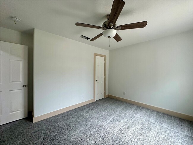 Building Photo - 4613 Dewberry St