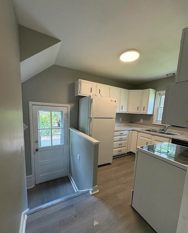 Building Photo - Move-In Special: Half Off First Full Month or One Month Free with Extended Lease!