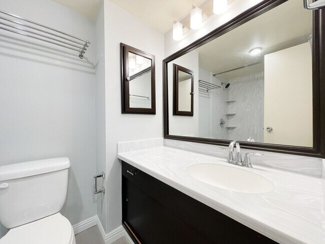 Building Photo - Immaculate Honolulu Condo with Central A/C, Secured Parking, Including Electricity