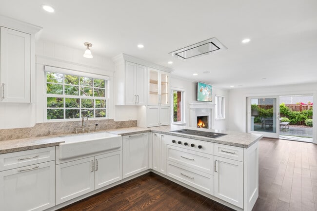 Building Photo - 1915 Windward Ln