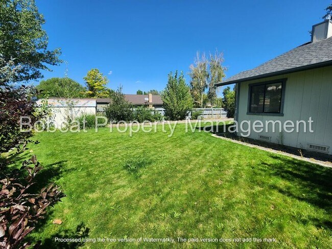 Building Photo - 1740 Cedarwood Dr
