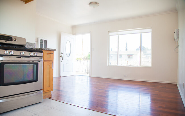 Kitchen/ living room - 2728 Hyans St