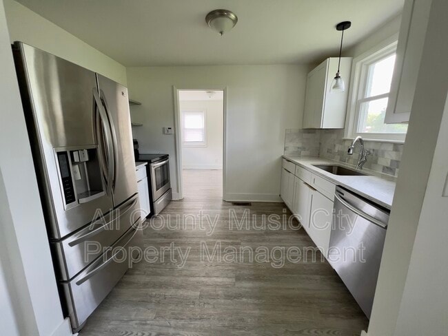 Building Photo - 1013 Chadwell Dr