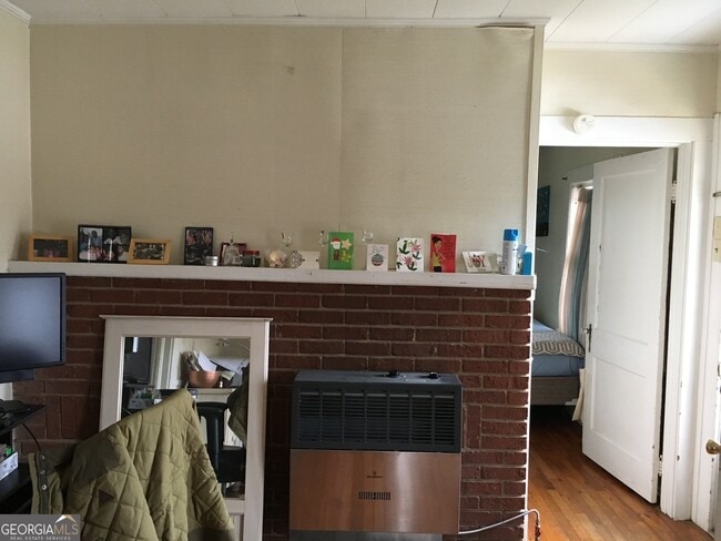 Building Photo - 880 Sunset Dr