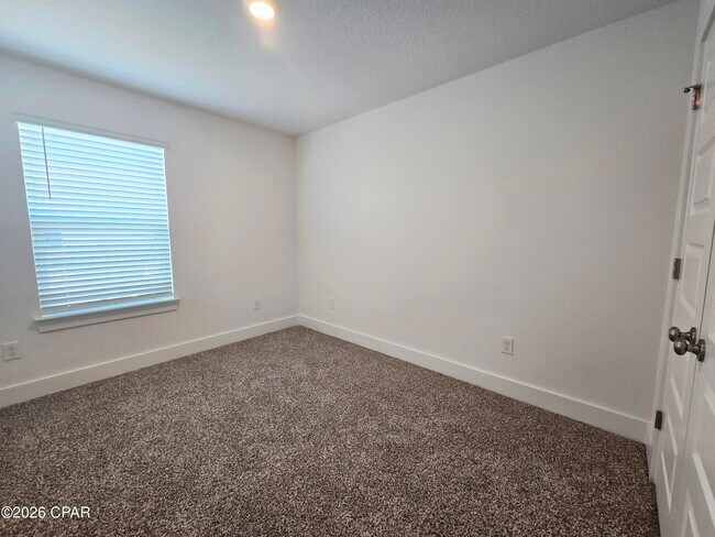 Building Photo - 396 Salt Creek Lane