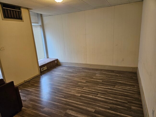 Building Photo - 137 E Louther St