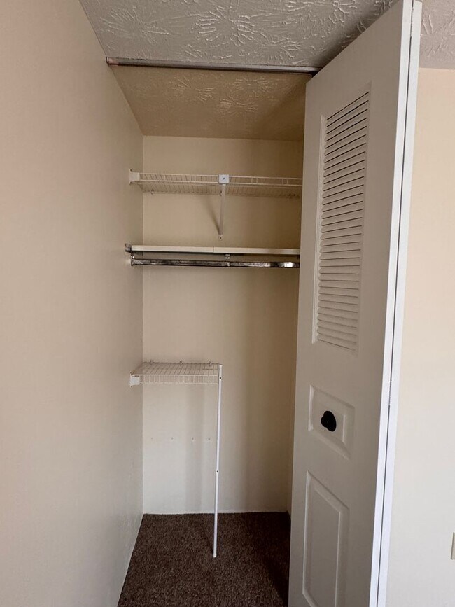 Building Photo - 300 Pegotty Ct NE