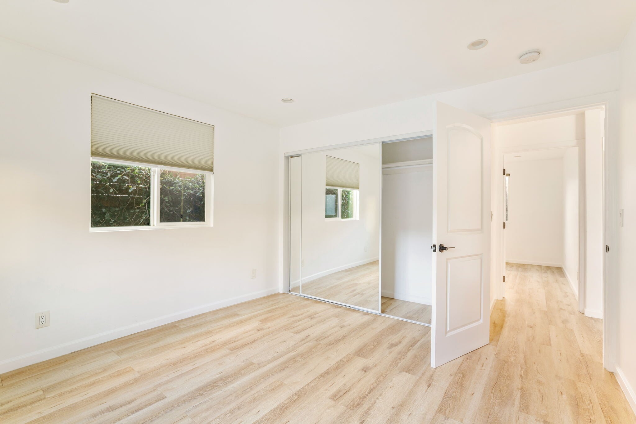 Building Photo - 6029 Eleanor Ave