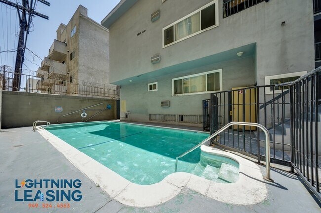 Building Photo - 700 Irolo St