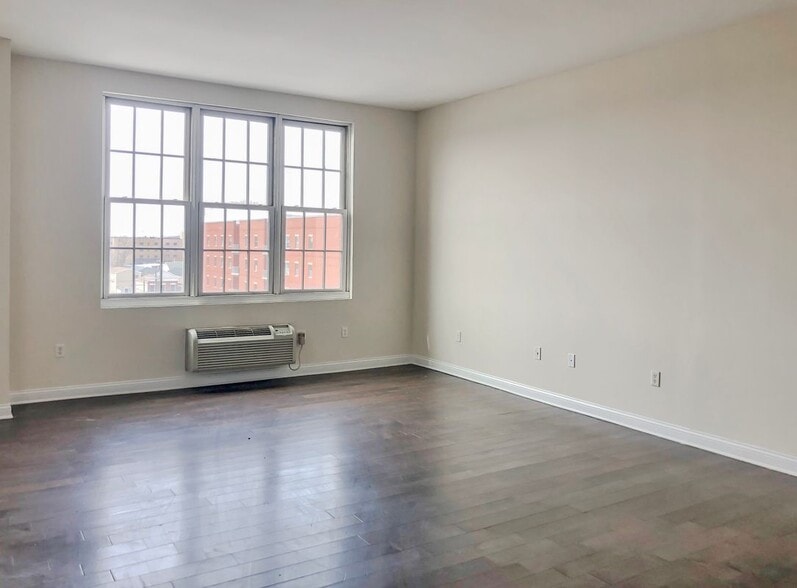 Building Photo - 319 Grant Ave