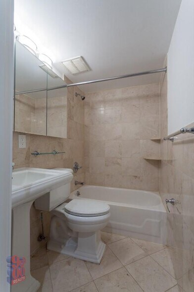 Building Photo - 52 Barrow St