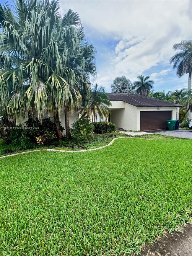Building Photo - 10511 SW 145th Ct