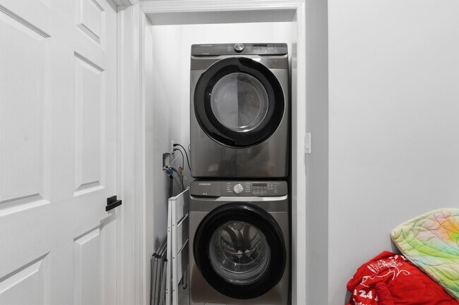 Building Photo - 17 Troy St