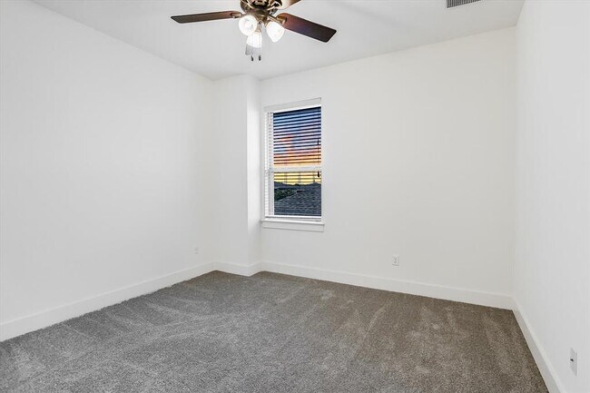 Building Photo - 301 Jeffrey David Ln W