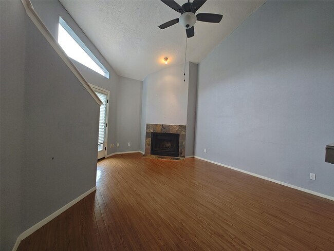 Building Photo - 10855 Meadowglen Ln