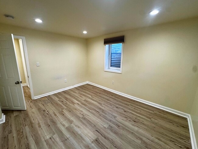 Building Photo - Beautiful and Spacious 4BD 2BA Single-Family Home in Arlington Heights