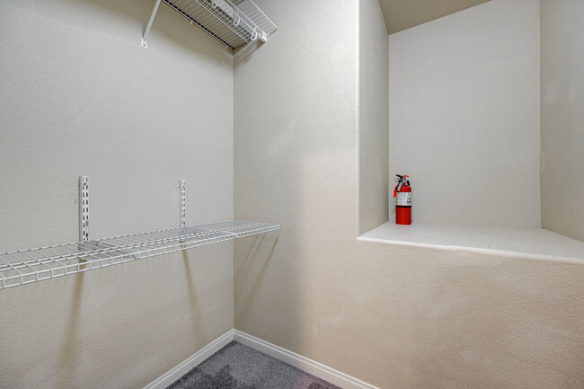 Building Photo - 706 Eros Ct