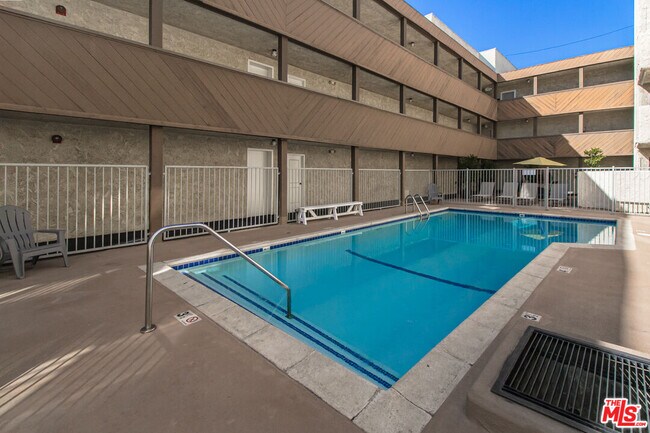 Building Photo - 1339 N Columbus Ave