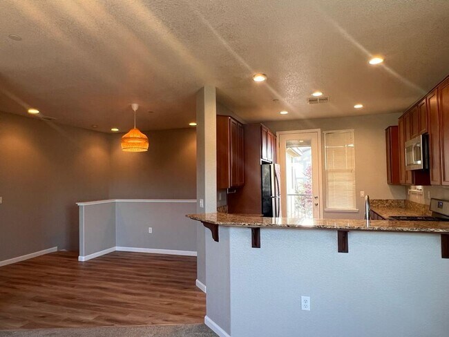 Building Photo - 427 Anchor Ln