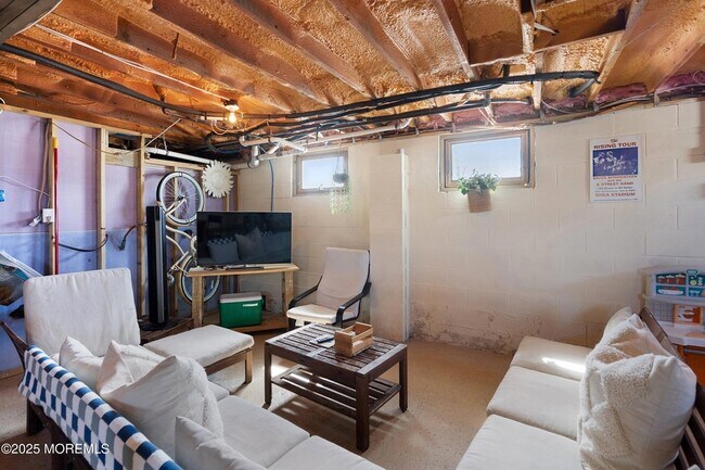 Building Photo - 167 4th Ave