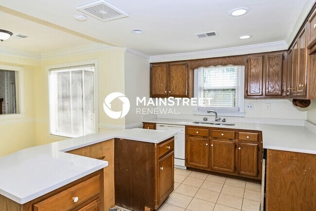 Building Photo - 4 Bedroom Pet-Friendly Home in COLLIERVILLE, TN with Main Street Renewal
