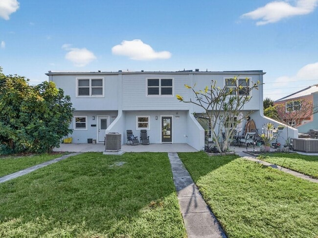 Building Photo - 1002 Shorewinds Dr