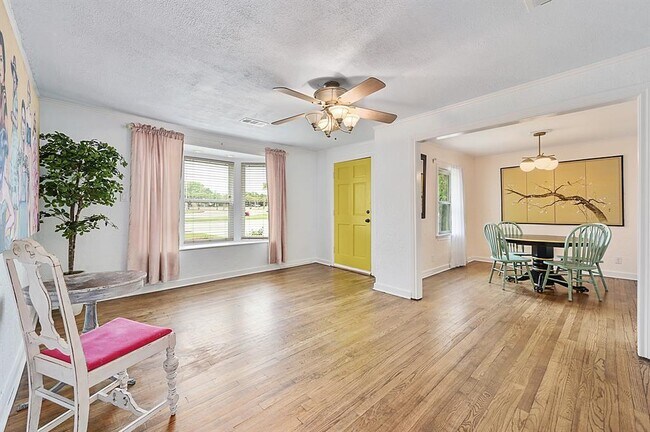 Building Photo - 809 S Coulter Dr