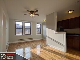 Building Photo - 818 W Diversey Pky