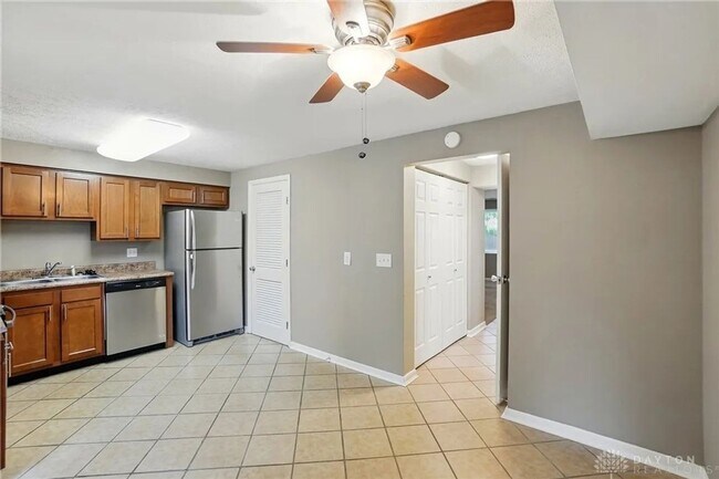 Building Photo - Charming 2BR Condo in Heart of Centerville