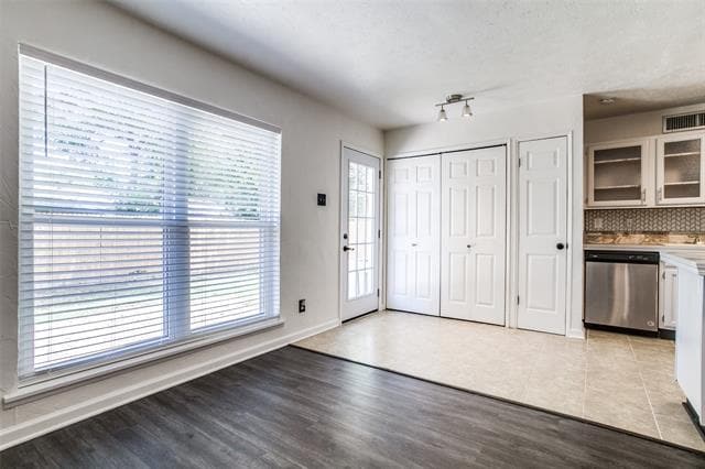 Building Photo - 551 Hightrail Dr