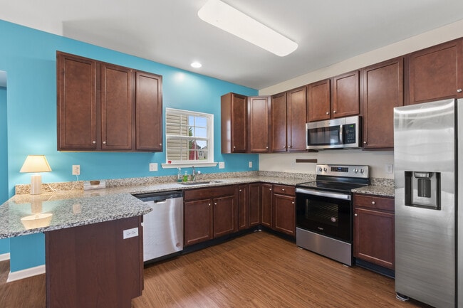 Building Photo - 338 Camerton Ln