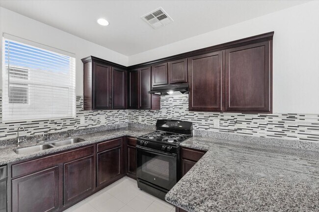 Building Photo - 752 Looking Bear Ct