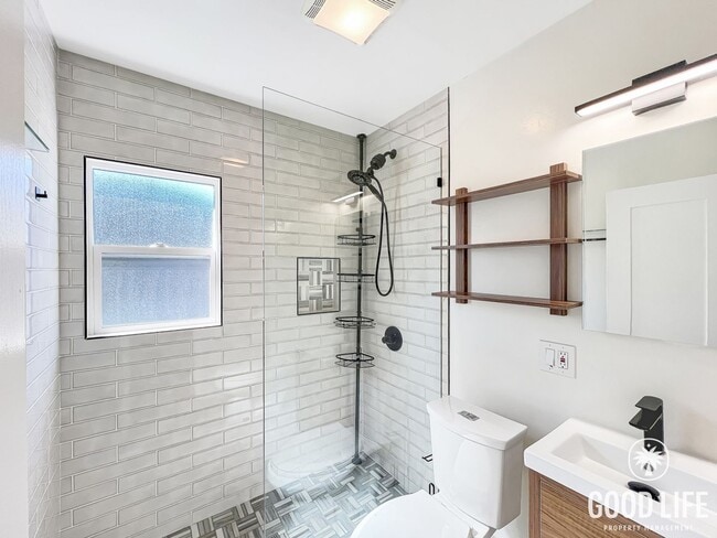 Building Photo - Cozy 2 bedroom, 1 bathroom home in North Park!