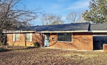 Building Photo - 508 N James St