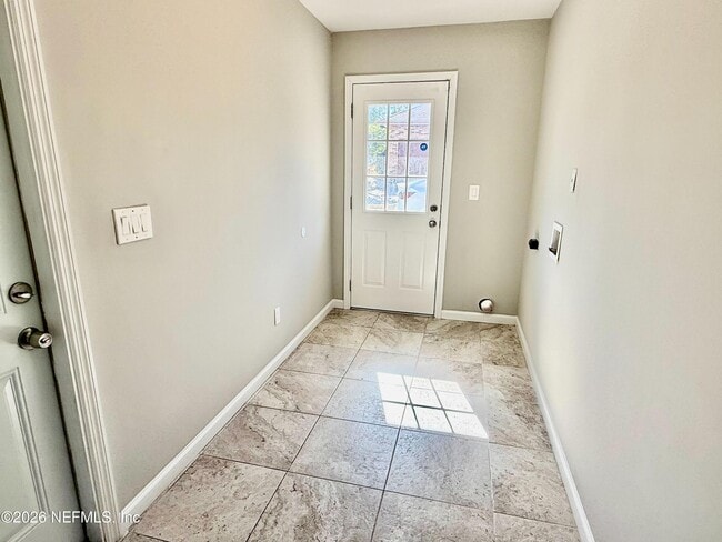 Building Photo - 902 Lakeridge Dr